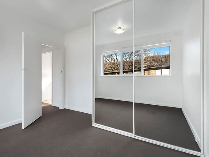 mirrored sliding wardrobe doors